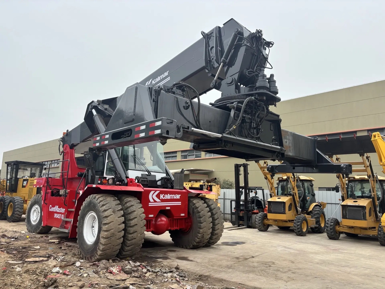 KALMAR DRS4527-S5 DRF450 DRD450 DRT450 - Kontejnerový manipulátor: obrázek 2 KALMAR DRS4527-S5 DRF450 DRD450 DRT450 - Kontejnerový manipulátor: obrázek 2