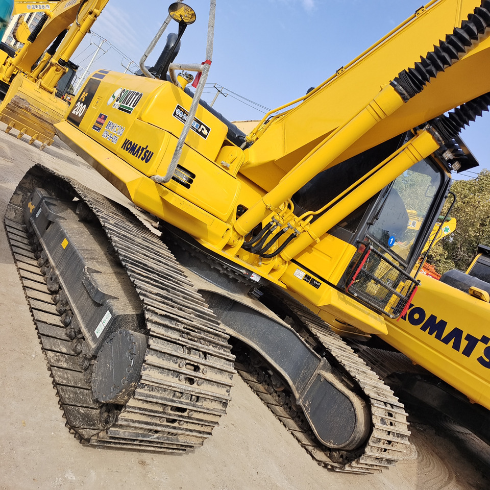 KOMATSU PC 200-8 - Pásové rýpadlo: obrázek 3 KOMATSU PC 200-8 - Pásové rýpadlo: obrázek 3