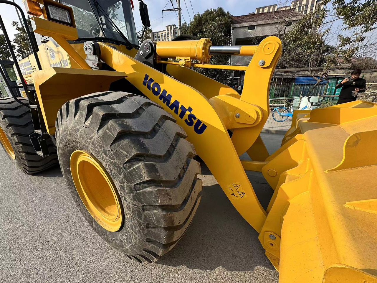 KOMATSU WA 380 - Kolový nakladač: obrázek 2 KOMATSU WA 380 - Kolový nakladač: obrázek 2
