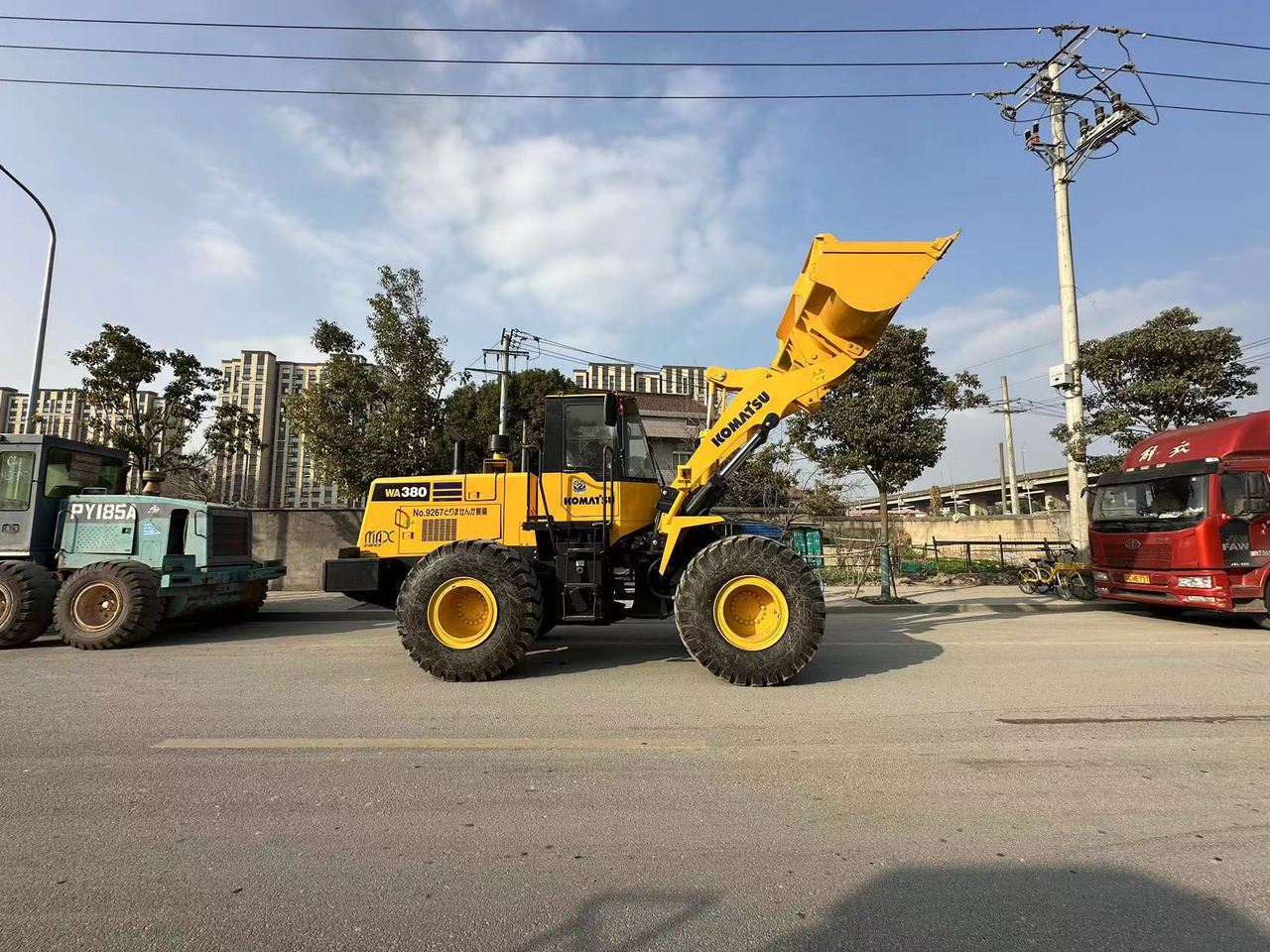 KOMATSU WA 380 - Kolový nakladač: obrázek 3 KOMATSU WA 380 - Kolový nakladač: obrázek 3