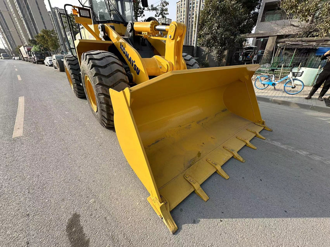 KOMATSU WA 380 - Kolový nakladač: obrázek 5 KOMATSU WA 380 - Kolový nakladač: obrázek 5