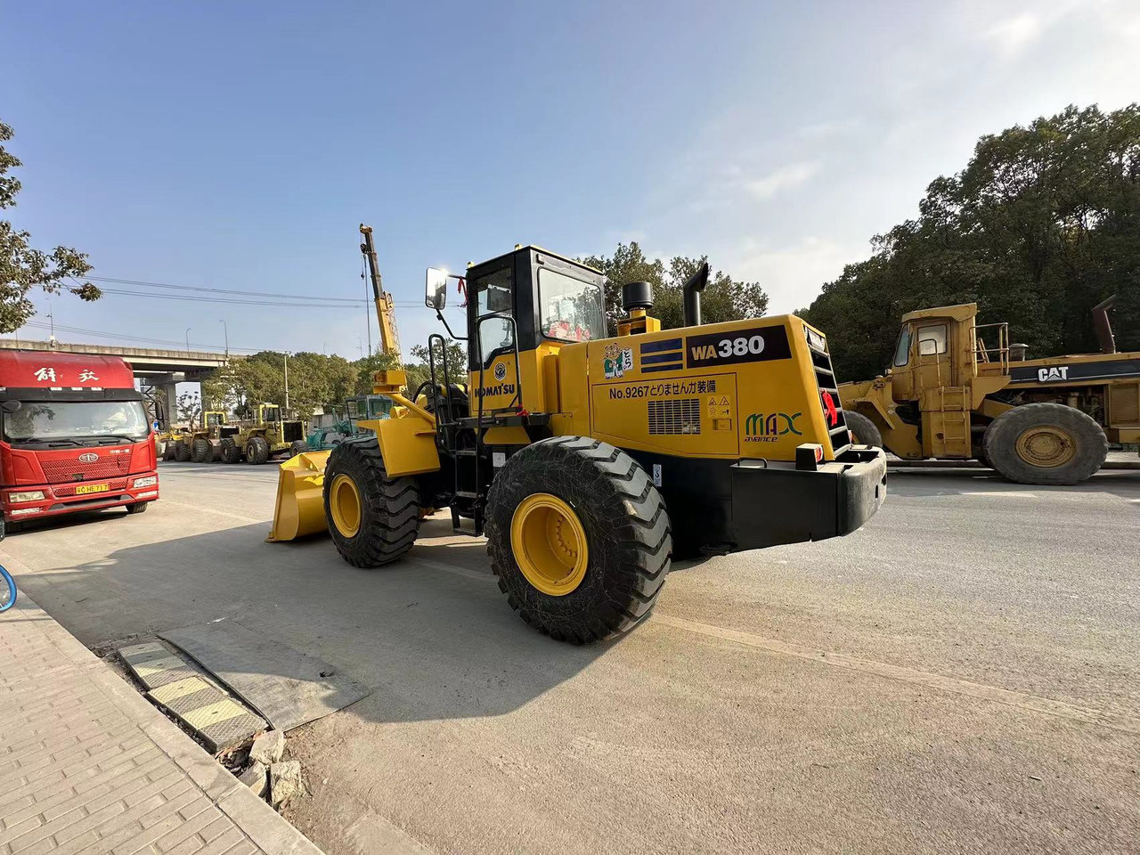 KOMATSU WA 380 - Kolový nakladač: obrázek 4 KOMATSU WA 380 - Kolový nakladač: obrázek 4