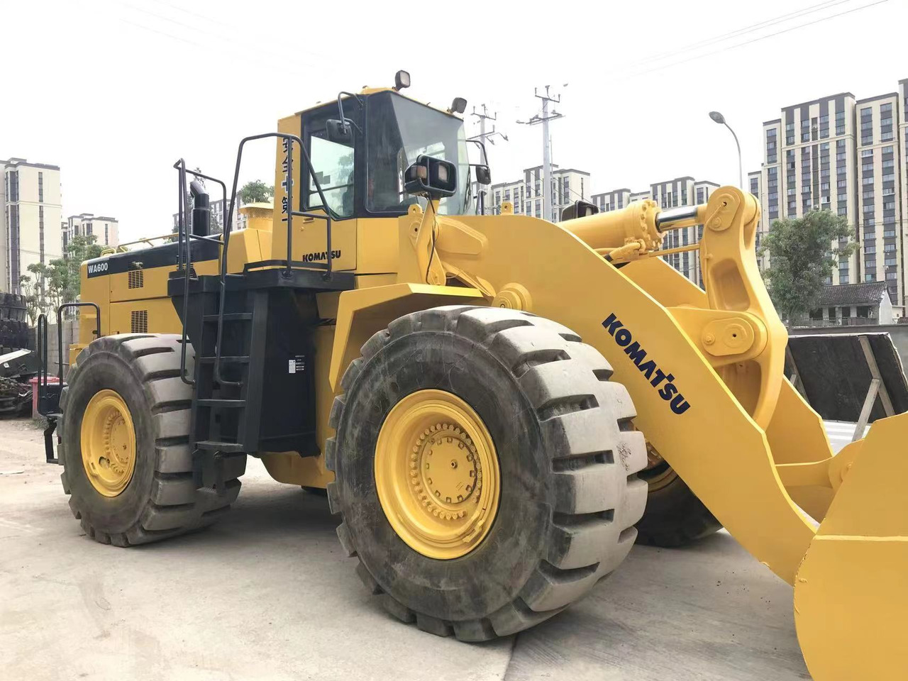 KOMATSU WA600-6 - Kolový nakladač: obrázek 1 KOMATSU WA600-6 - Kolový nakladač: obrázek 1