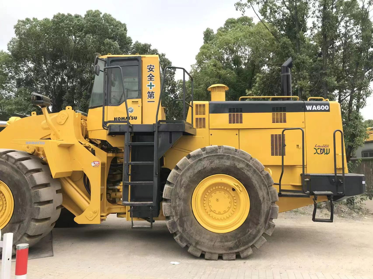 KOMATSU WA600-6 - Kolový nakladač: obrázek 3 KOMATSU WA600-6 - Kolový nakladač: obrázek 3
