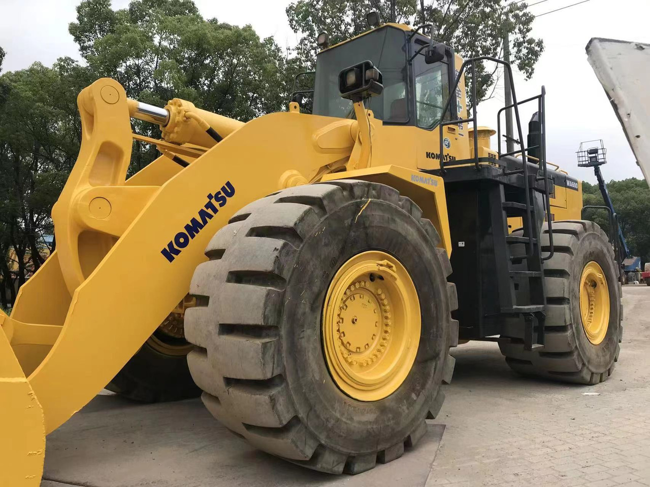 KOMATSU WA600-6 - Kolový nakladač: obrázek 4 KOMATSU WA600-6 - Kolový nakladač: obrázek 4