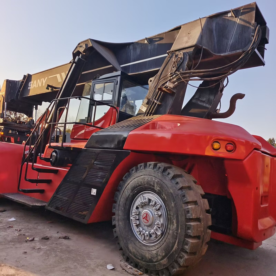 SANY SRSC 45C30 - Reach stacker: obrázek 1 SANY SRSC 45C30 - Reach stacker: obrázek 1
