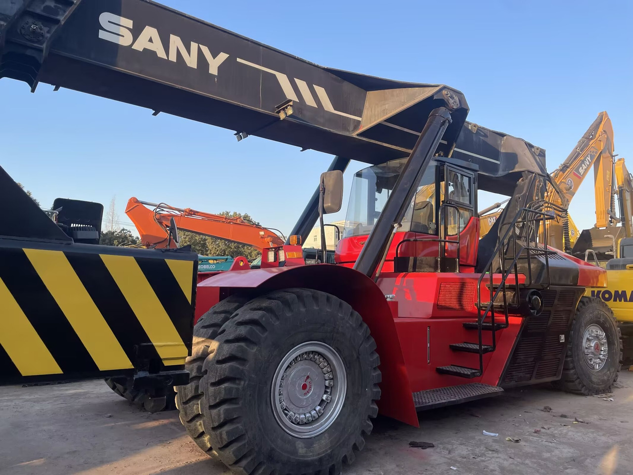 SANY SRSC45C30 45 TON CAPACITY - Reach stacker: obrázek 2 SANY SRSC45C30 45 TON CAPACITY - Reach stacker: obrázek 2