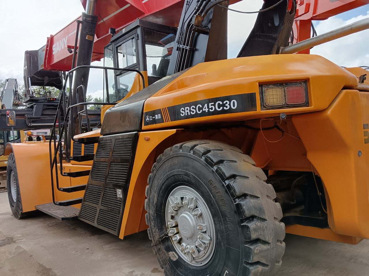 SANY SRSC45C30 45TON REACH STACKER - Reach stacker: obrázek 1 SANY SRSC45C30 45TON REACH STACKER - Reach stacker: obrázek 1