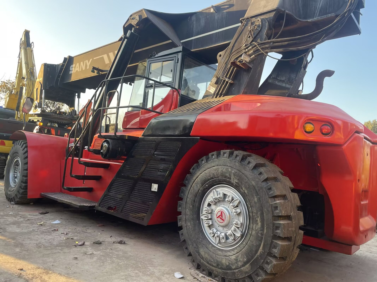 SANY SRSC45C30 - Reach stacker: obrázek 1 SANY SRSC45C30 - Reach stacker: obrázek 1