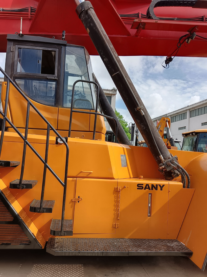 SANY SRSC45C30 REACH CRANE 45 TON - Reach stacker: obrázek 5 SANY SRSC45C30 REACH CRANE 45 TON - Reach stacker: obrázek 5