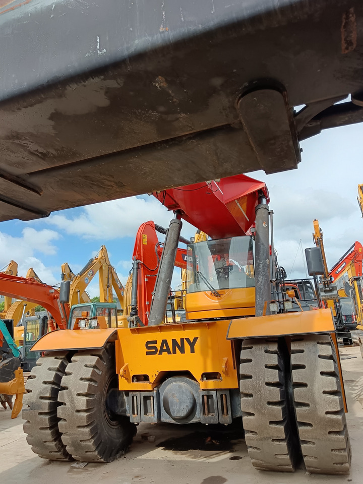 SANY SRSC45C30 REACH CRANE 45 TON - Reach stacker: obrázek 3 SANY SRSC45C30 REACH CRANE 45 TON - Reach stacker: obrázek 3