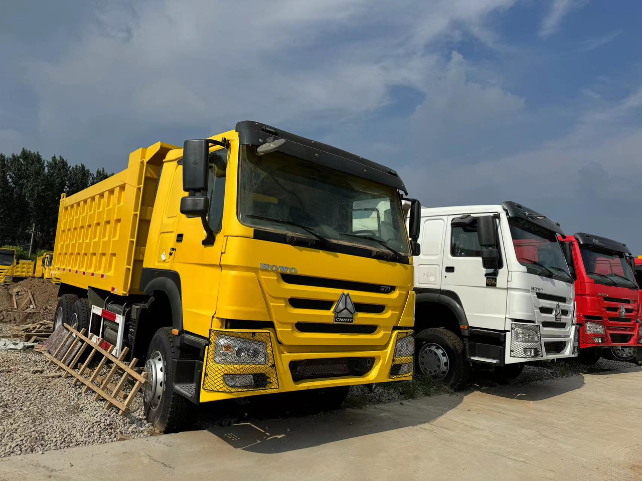 SINOTRUK HOWO 371 375 380 400 420 460 HP 6*4 10 TIRES - Sklápěč: obrázek 2 SINOTRUK HOWO 371 375 380 400 420 460 HP 6*4 10 TIRES - Sklápěč: obrázek 2