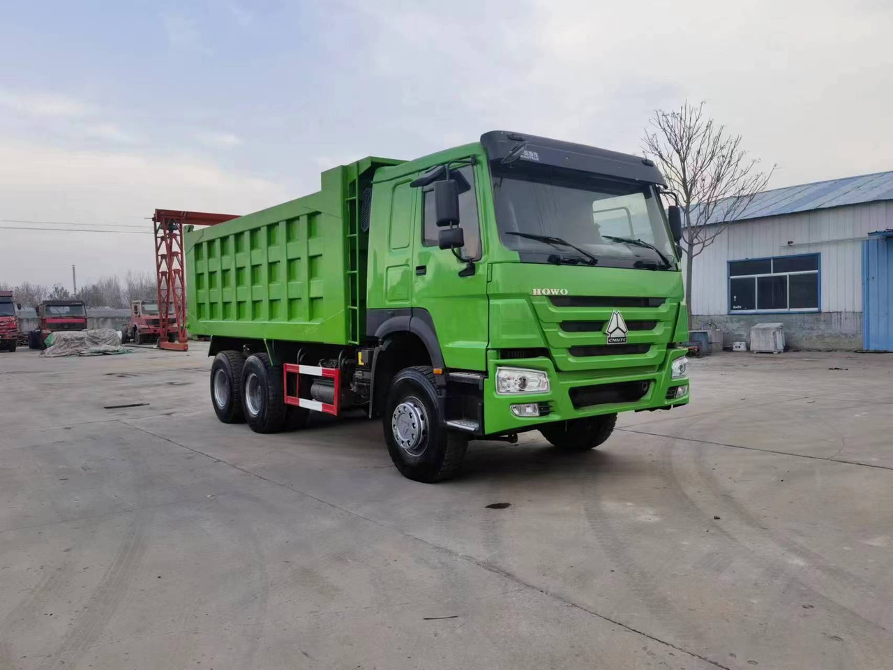 SINOTRUK HOWO 6*4 10 TIRES DUMP TRUCK - Sklápěč: obrázek 3 SINOTRUK HOWO 6*4 10 TIRES DUMP TRUCK - Sklápěč: obrázek 3