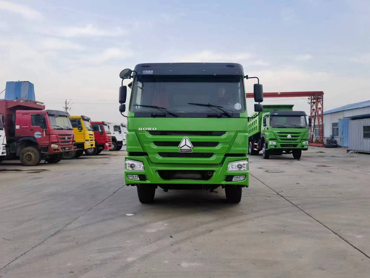 SINOTRUK HOWO 6*4 10 TIRES DUMP TRUCK - Sklápěč: obrázek 2 SINOTRUK HOWO 6*4 10 TIRES DUMP TRUCK - Sklápěč: obrázek 2
