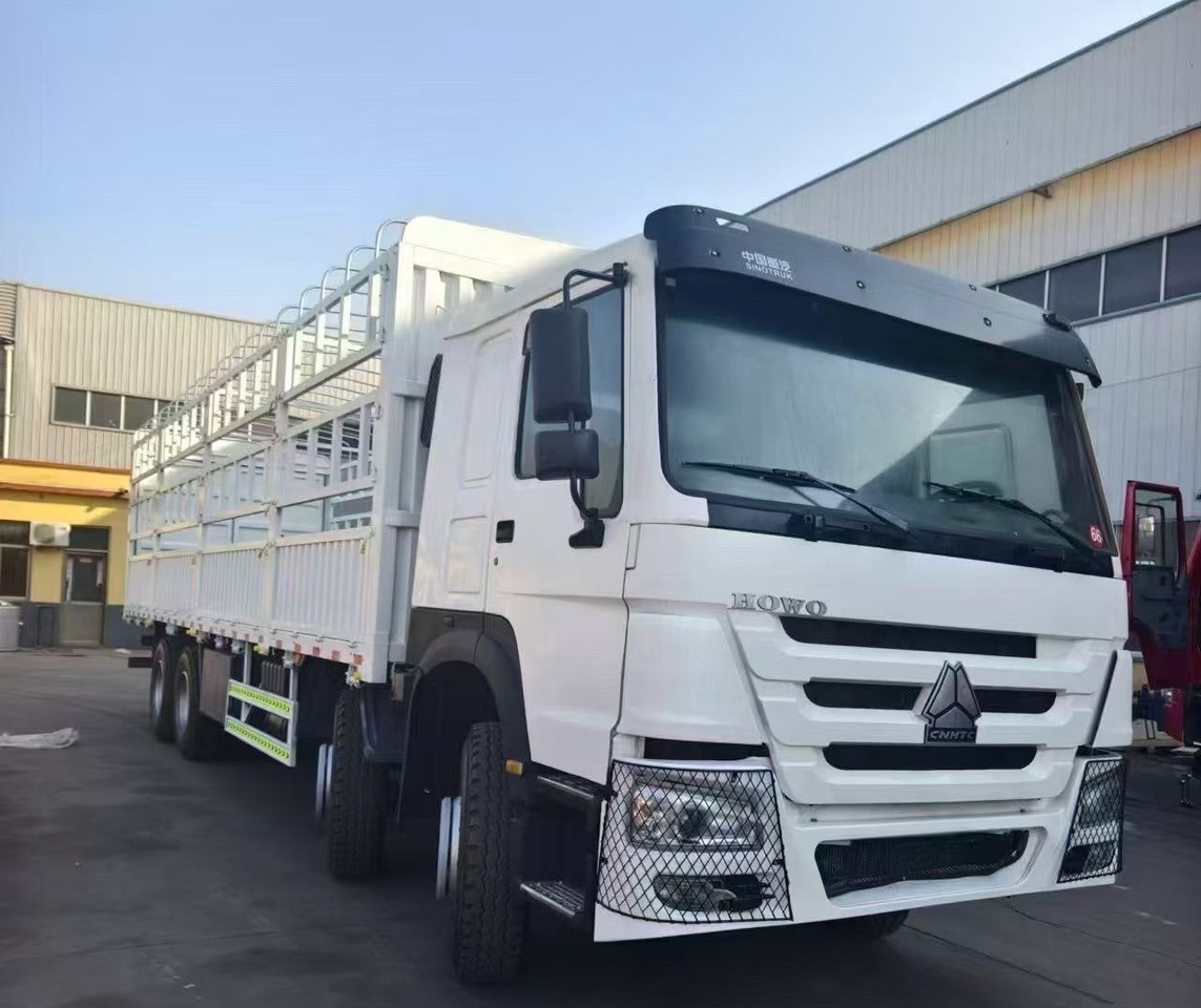 SINOTRUK HOWO 8*4 12 TIRES TWELVE WHEELS WITH FENCE - Přepravník zvířat: obrázek 5 SINOTRUK HOWO 8*4 12 TIRES TWELVE WHEELS WITH FENCE - Přepravník zvířat: obrázek 5