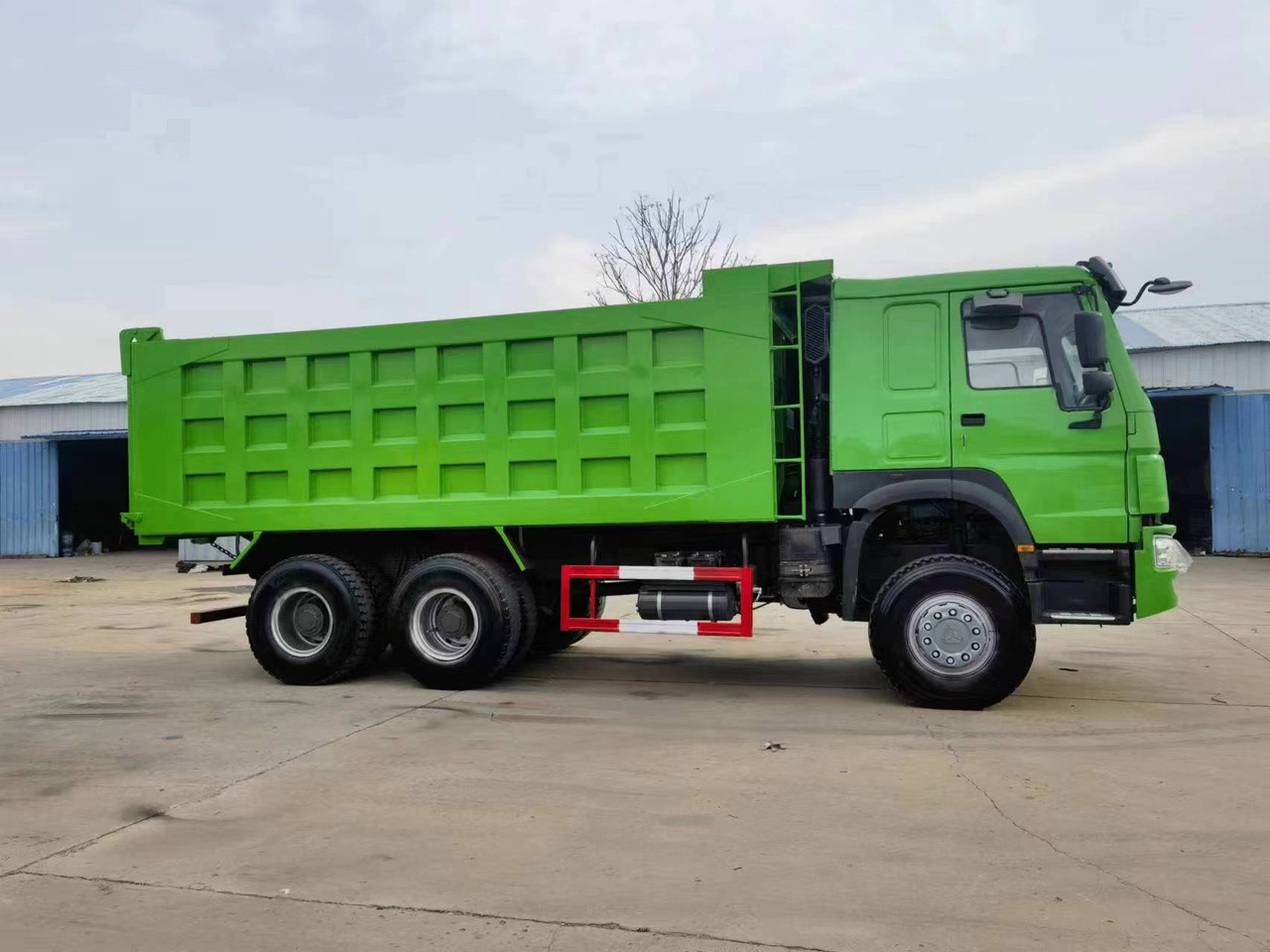 SINOTRUK HOWO DUMP TRUCK - Sklápěč: obrázek 2 SINOTRUK HOWO DUMP TRUCK - Sklápěč: obrázek 2
