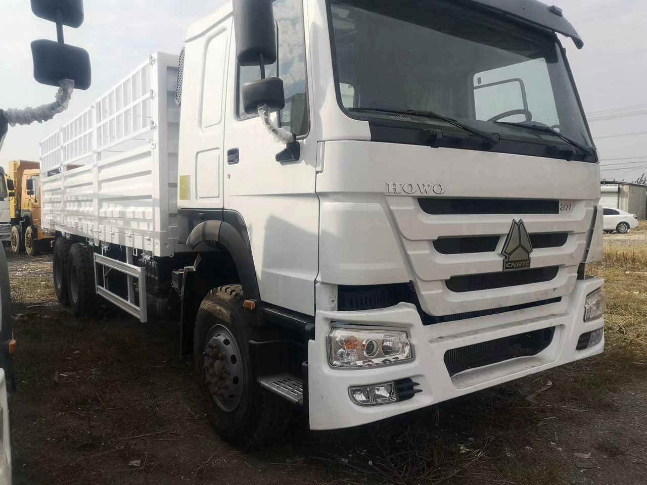 SINOTRUK HOWO LIVESTOCK DUMP TRUCK WITH FENCE 371 375 380 400 420 460 HP - Sklápěč: obrázek 2 SINOTRUK HOWO LIVESTOCK DUMP TRUCK WITH FENCE 371 375 380 400 420 460 HP - Sklápěč: obrázek 2
