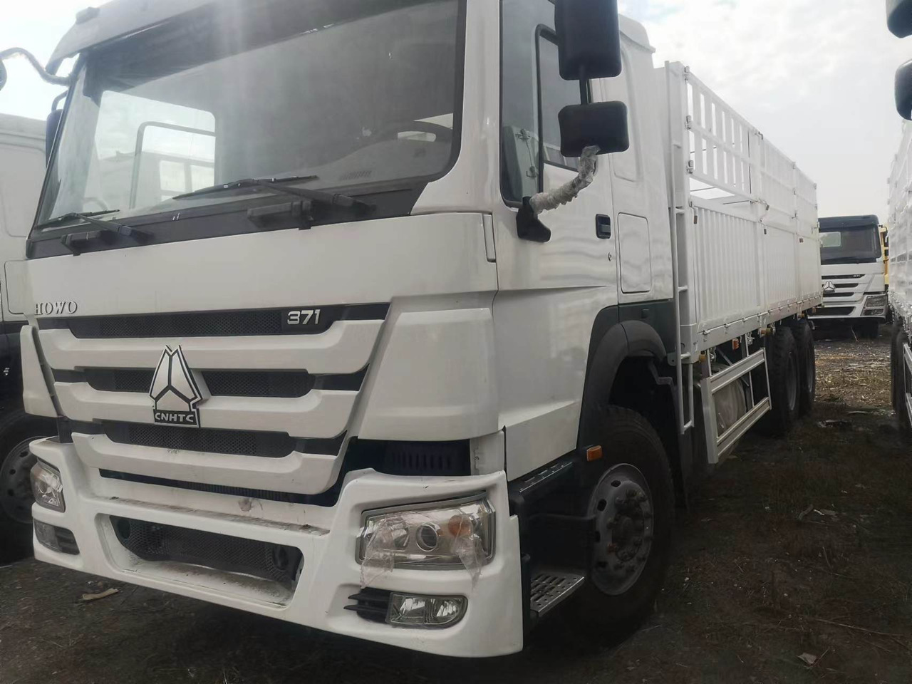 SINOTRUK HOWO LIVESTOCK DUMP TRUCK WITH FENCE 371 375 380 400 420 460 HP - Sklápěč: obrázek 4 SINOTRUK HOWO LIVESTOCK DUMP TRUCK WITH FENCE 371 375 380 400 420 460 HP - Sklápěč: obrázek 4