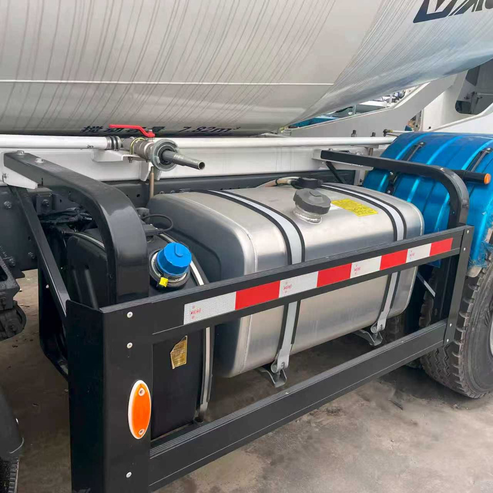 SINOTRUK HOWO TX350 EURO V Stage 5 - Autodomíchávač: obrázek 4 SINOTRUK HOWO TX350 EURO V Stage 5 - Autodomíchávač: obrázek 4