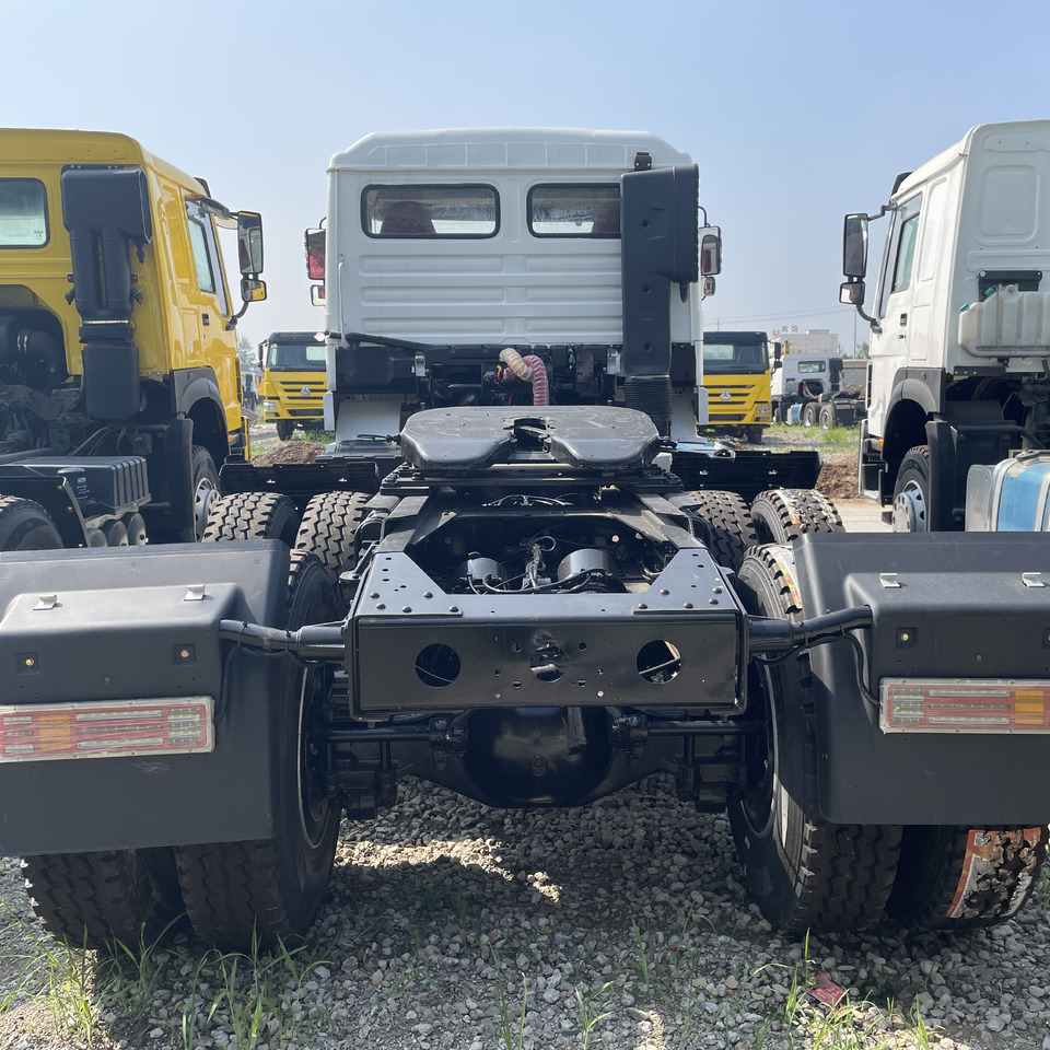 SHACMAN F3000 6*4 TRACTOR HEAD with pneumatic support - Tahač: obrázek 1 SHACMAN F3000 6*4 TRACTOR HEAD with pneumatic support - Tahač: obrázek 1