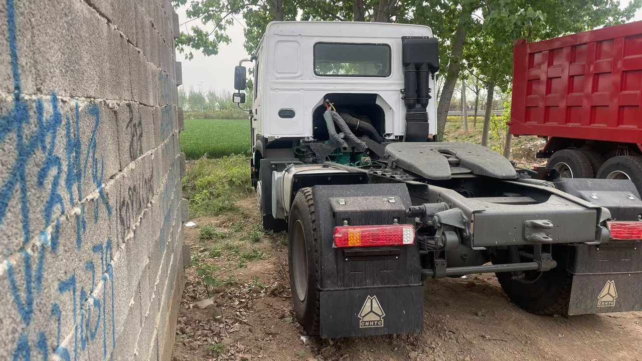 SINOTRUK HOWO 4*2 - Tahač: obrázek 3 SINOTRUK HOWO 4*2 - Tahač: obrázek 3