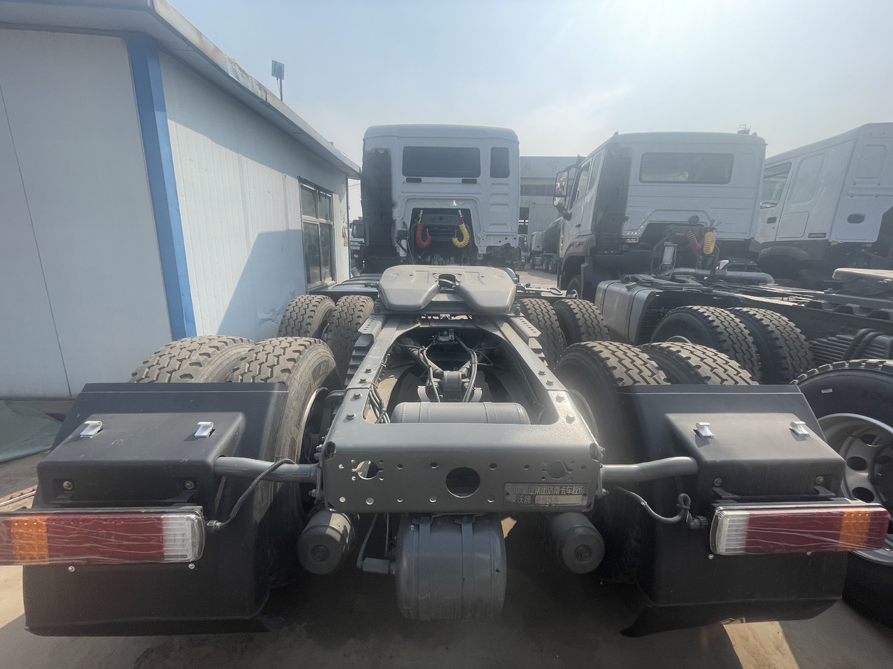 SINOTRUK HOWO 420HP 6*4 NEW - Tahač: obrázek 5 SINOTRUK HOWO 420HP 6*4 NEW - Tahač: obrázek 5