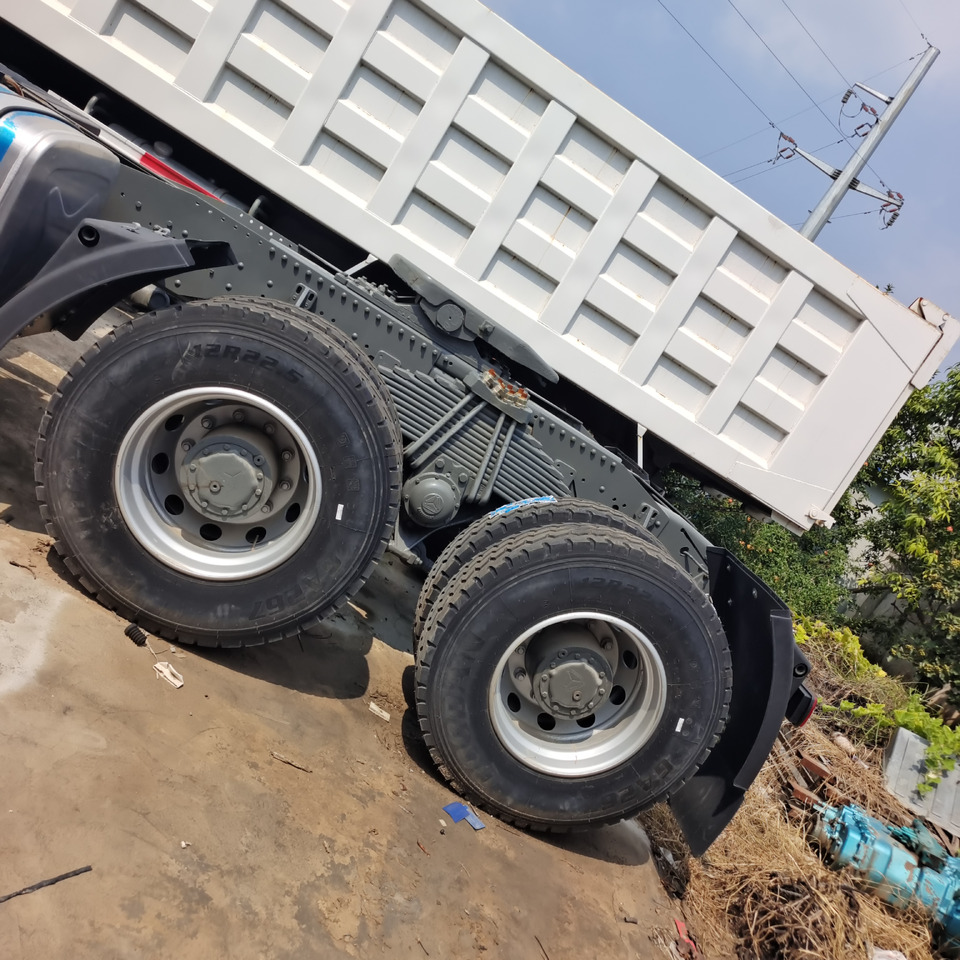 SINOTRUK HOWO 6*4 8*4 370 375 380 400 420 460HP - Tahač: obrázek 2 SINOTRUK HOWO 6*4 8*4 370 375 380 400 420 460HP - Tahač: obrázek 2