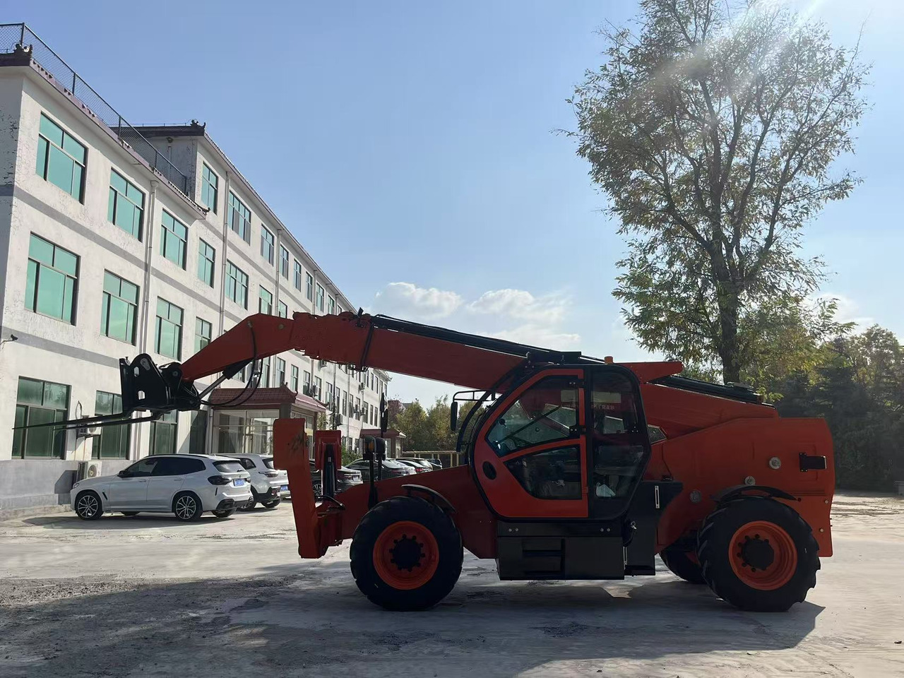 XCMG 17.5 METER BRAND NEW - Teleskopický manipulátor: obrázek 2 XCMG 17.5 METER BRAND NEW - Teleskopický manipulátor: obrázek 2