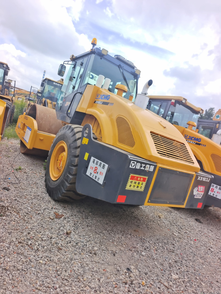 XCMG XS183J - Silniční válec: obrázek 2 XCMG XS183J - Silniční válec: obrázek 2