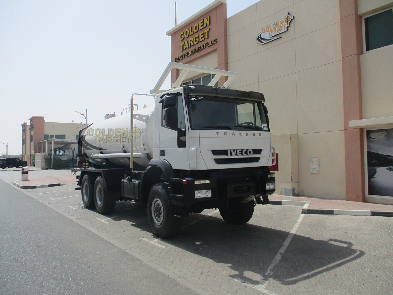 IVECO TRAKKER 380 6x6 Tanker - Cisternové vozidlo: obrázek 1 IVECO TRAKKER 380 6x6 Tanker - Cisternové vozidlo: obrázek 1