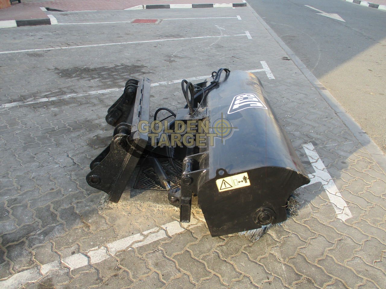 JCB Broom Attachment - Zametač pro Smykový nakladač: obrázek 2 JCB Broom Attachment - Zametač pro Smykový nakladač: obrázek 2