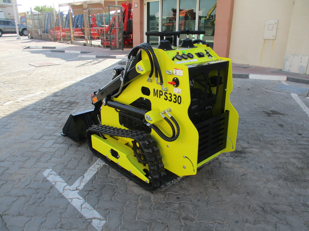 MACHPRO MPS330 Mini Skid Steer - Smykový nakladač: obrázek 4 MACHPRO MPS330 Mini Skid Steer - Smykový nakladač: obrázek 4