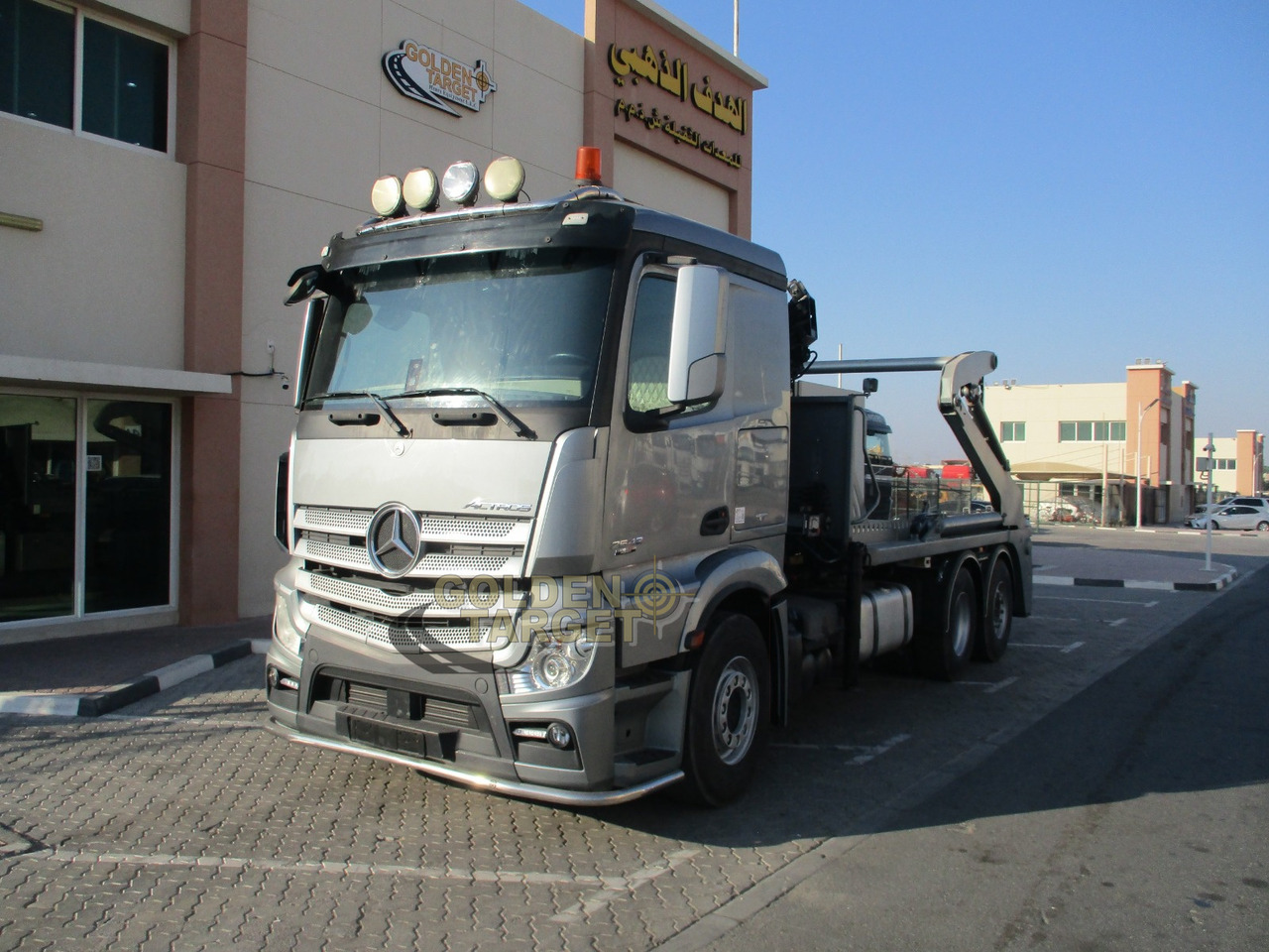 MERCEDES-BENZ 2642 6×2 DOUBLE SKIP LOADER with HIAB Crane - Ramenový nosič kontajnerov: obrázek 2 MERCEDES-BENZ 2642 6×2 DOUBLE SKIP LOADER with HIAB Crane - Ramenový nosič kontajnerov: obrázek 2