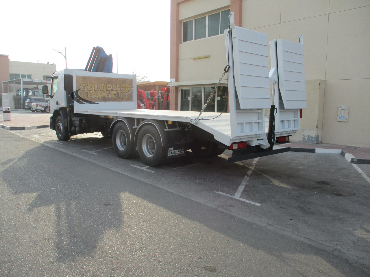 RENAULT Kerax 380 6×4 Crane Truck - Auto s hydraulickou rukou: obrázek 4 RENAULT Kerax 380 6×4 Crane Truck - Auto s hydraulickou rukou: obrázek 4