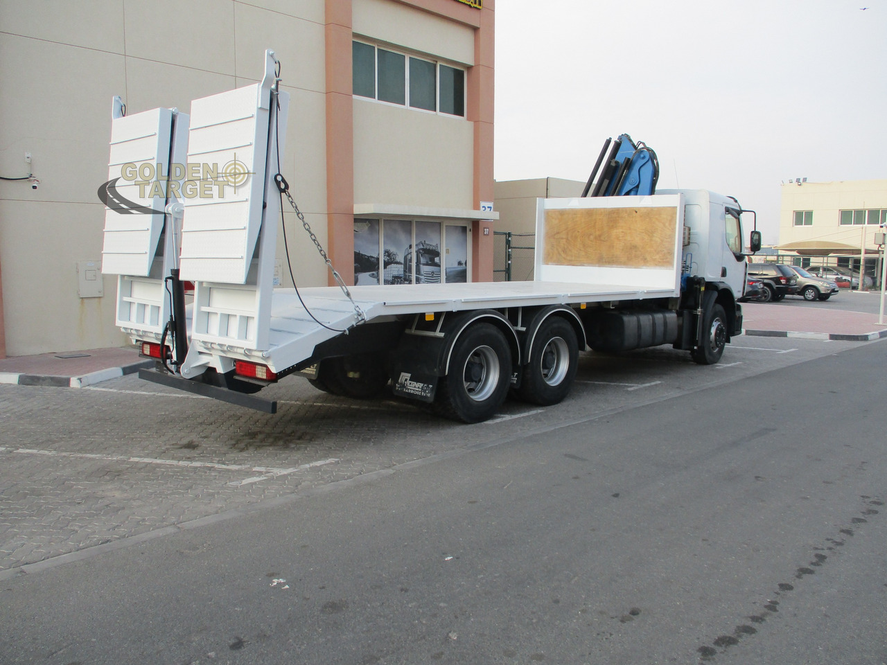 RENAULT Kerax 380 6×4 Crane Truck - Auto s hydraulickou rukou: obrázek 3 RENAULT Kerax 380 6×4 Crane Truck - Auto s hydraulickou rukou: obrázek 3