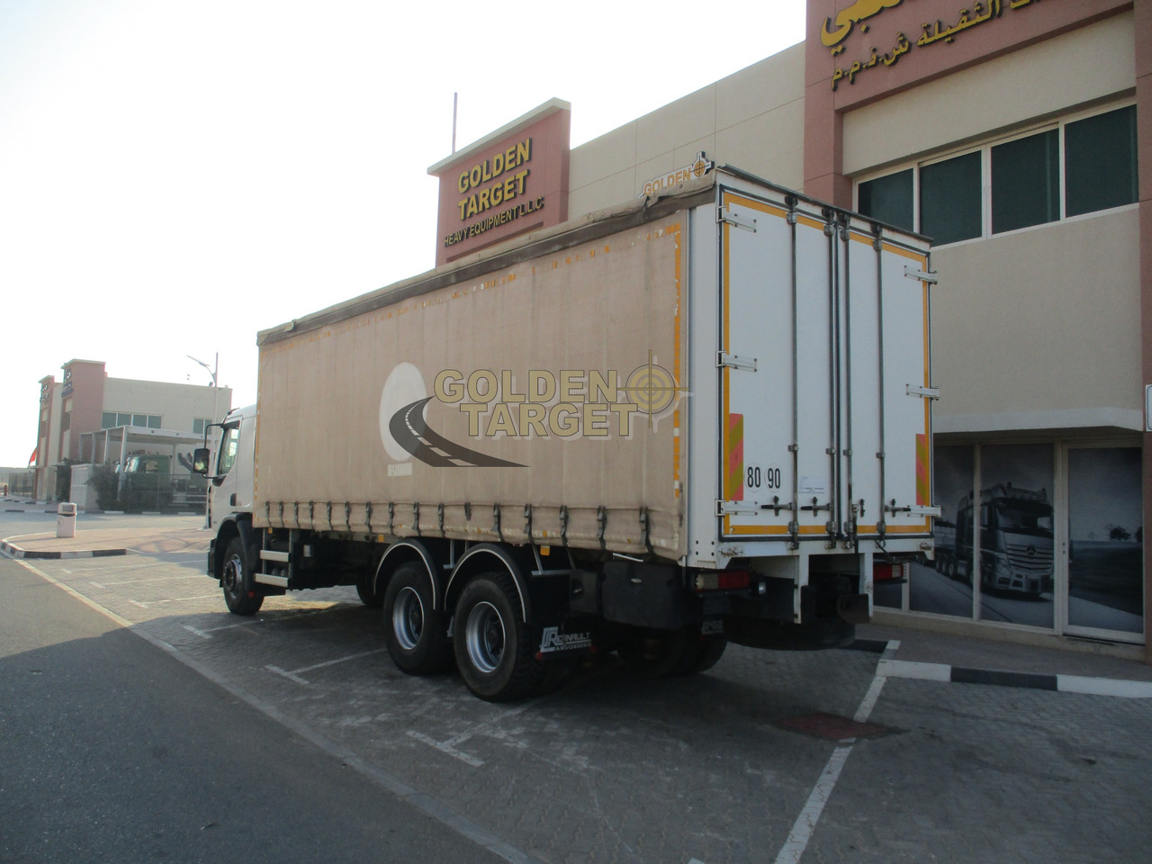 Renault KERAX 380 - Plachtový nákladní auto: obrázek 4 Renault KERAX 380 - Plachtový nákladní auto: obrázek 4