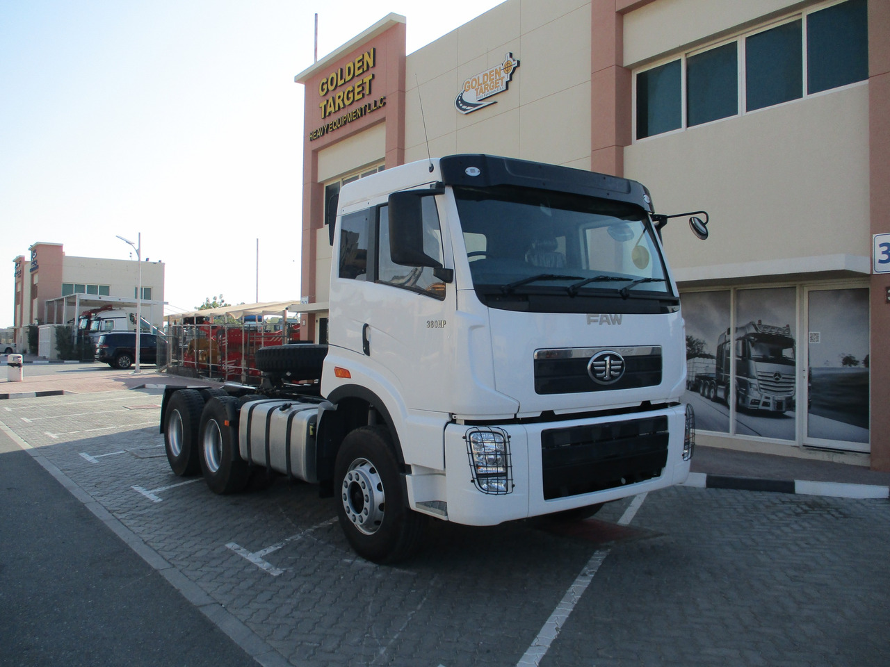 FAW 4181P2K15 6x4 Head Truck - Tahač: obrázek 1 FAW 4181P2K15 6x4 Head Truck - Tahač: obrázek 1