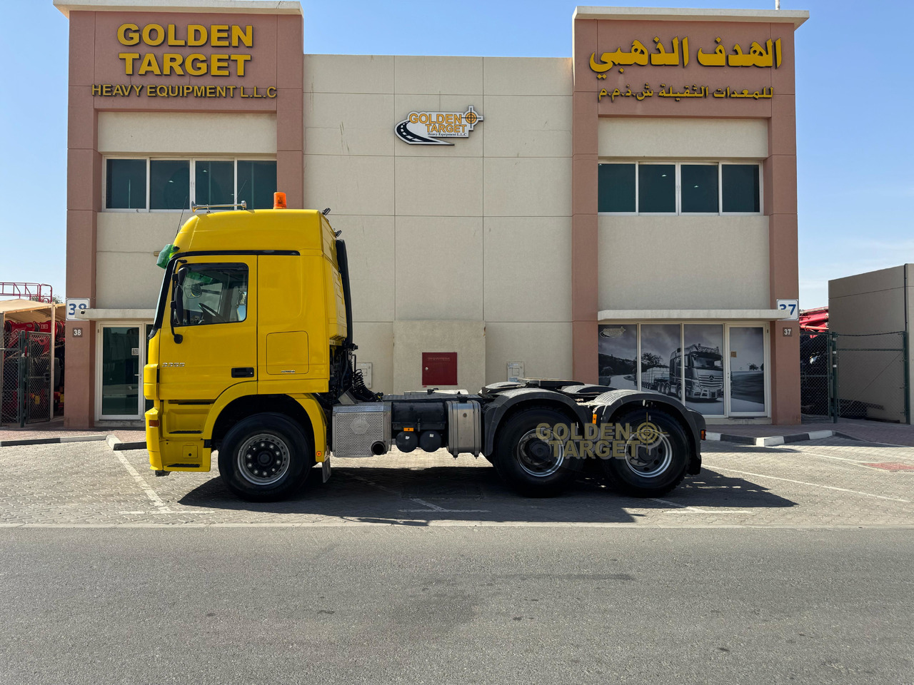 Mercedes Benz ACTROS 3355 6x4 Head Truck - Tahač: obrázek 5 Mercedes Benz ACTROS 3355 6x4 Head Truck - Tahač: obrázek 5