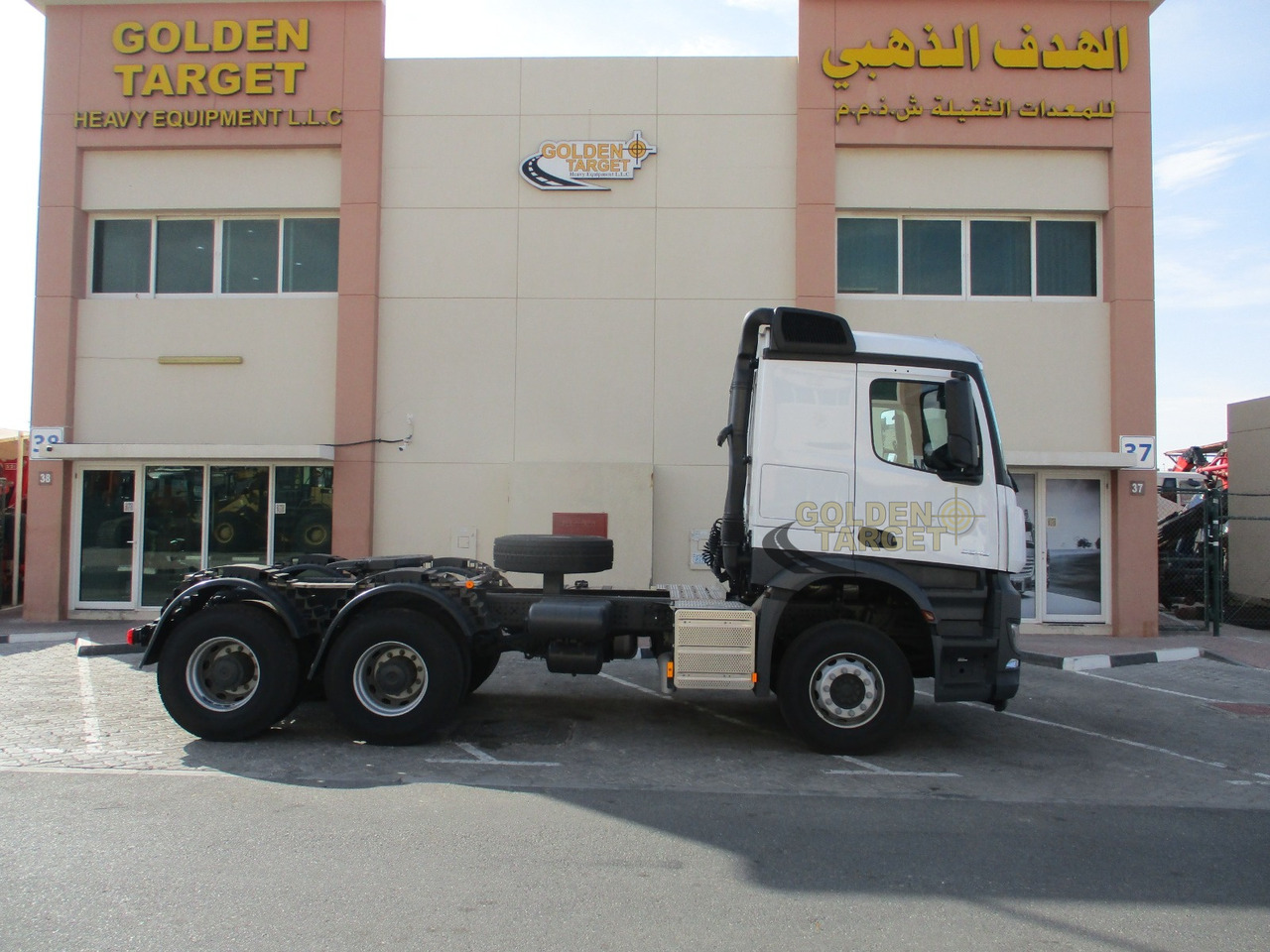 Mercedes-Benz Actros 3342 6x4 Right Hand Head Truck - Tahač: obrázek 5 Mercedes-Benz Actros 3342 6x4 Right Hand Head Truck - Tahač: obrázek 5