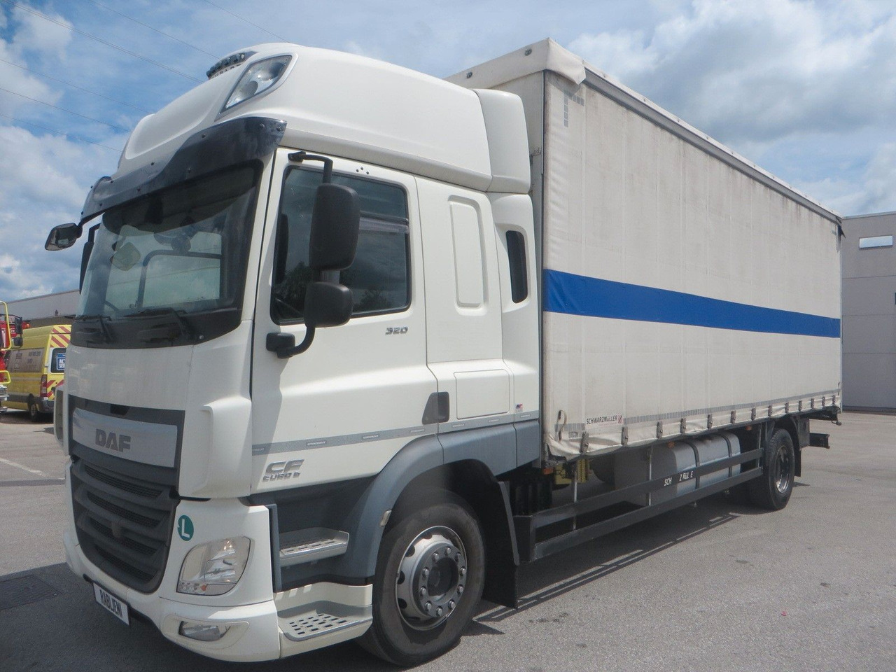 DAF CF320 4x2 18T Curtainside 7.70m - Plachtový nákladní auto: obrázek 1 DAF CF320 4x2 18T Curtainside 7.70m - Plachtový nákladní auto: obrázek 1