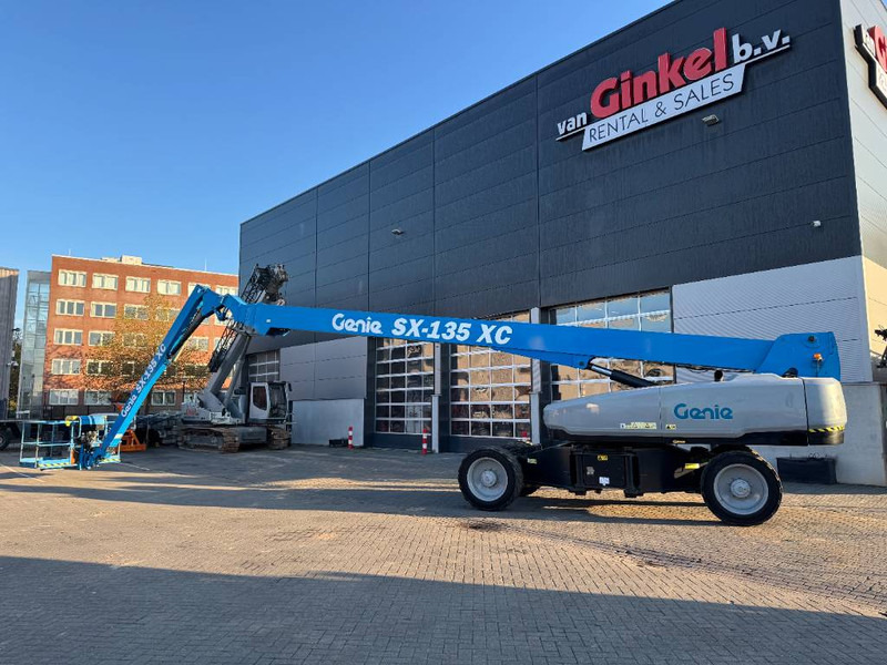 Teleskopická plošina Genie SX 135 XC: obrázek 1