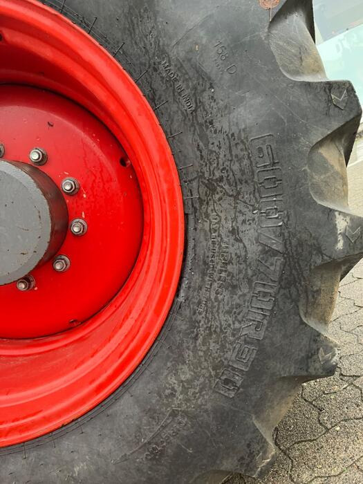 Fendt 824 Vario ProfiPlus - Traktor: obrázek 3 Fendt 824 Vario ProfiPlus - Traktor: obrázek 3