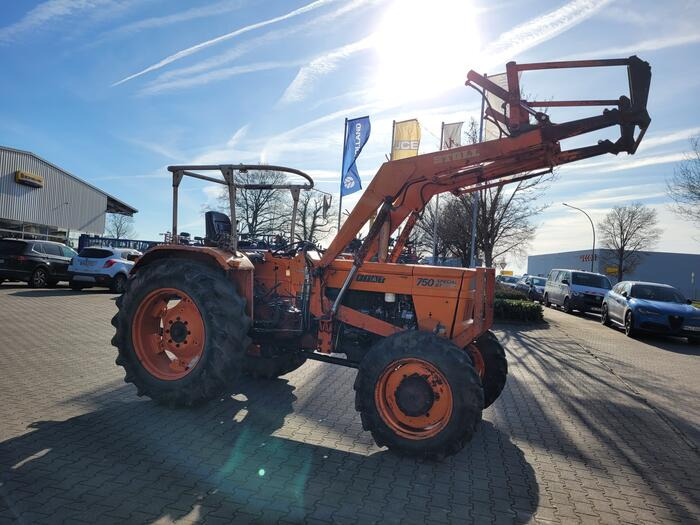 Fiat 750 DT 4x4 Allrad mit Frontlader - Traktor: obrázek 2 Fiat 750 DT 4x4 Allrad mit Frontlader - Traktor: obrázek 2