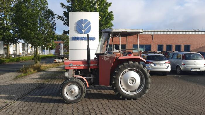 Massey Ferguson 133 - Traktor: obrázek 1 Massey Ferguson 133 - Traktor: obrázek 1