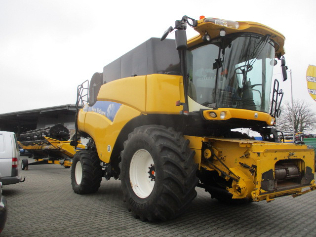 New Holland CR 9060 Elevation - Sklízecí mlátička: obrázek 2 New Holland CR 9060 Elevation - Sklízecí mlátička: obrázek 2