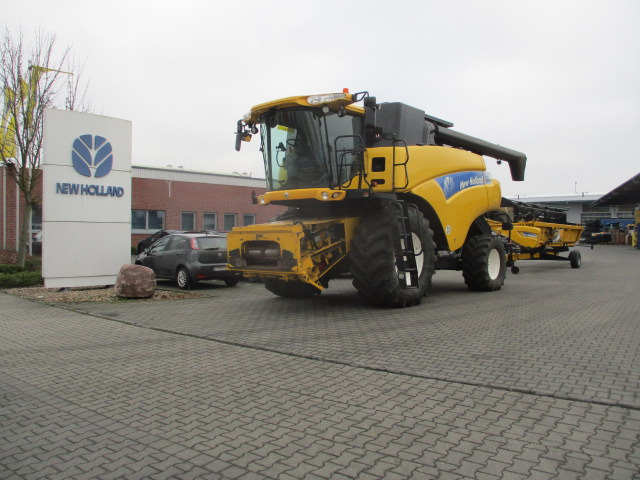 New Holland CR 9060 Elevation - Sklízecí mlátička: obrázek 4 New Holland CR 9060 Elevation - Sklízecí mlátička: obrázek 4