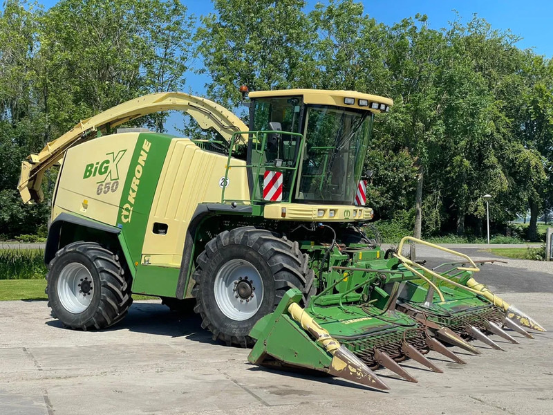 Krone Big X 650 V8 Maishakselaar Corn 4 WD Mais mercedes V8 - Štěpkovač: obrázek 2 Krone Big X 650 V8 Maishakselaar Corn 4 WD Mais mercedes V8 - Štěpkovač: obrázek 2