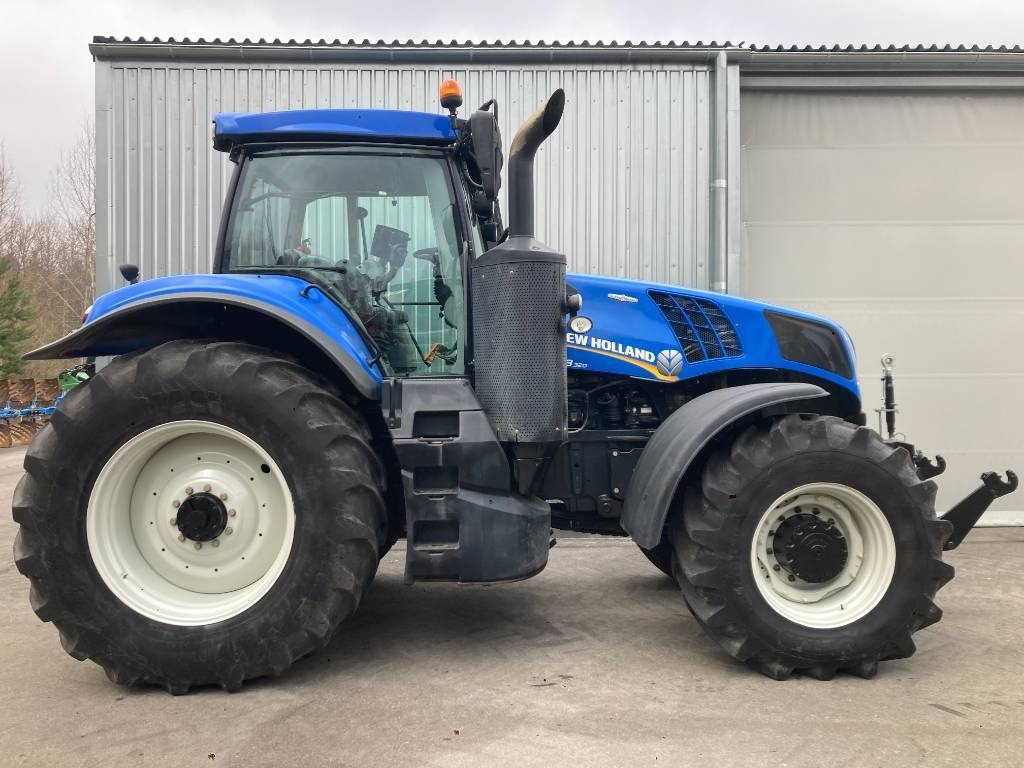 New Holland T 8.320 AC - Traktor: obrázek 2 New Holland T 8.320 AC - Traktor: obrázek 2