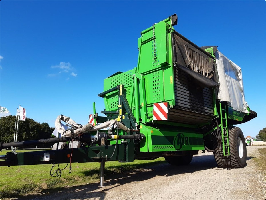 AVR
SPIRIT 9200 - Bramborový kombajn: obrázek 1 AVR
SPIRIT 9200 - Bramborový kombajn: obrázek 1