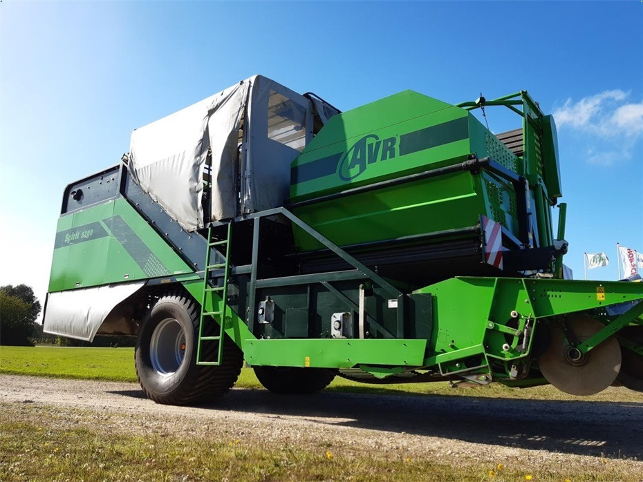 AVR
SPIRIT 9200 - Bramborový kombajn: obrázek 4 AVR
SPIRIT 9200 - Bramborový kombajn: obrázek 4